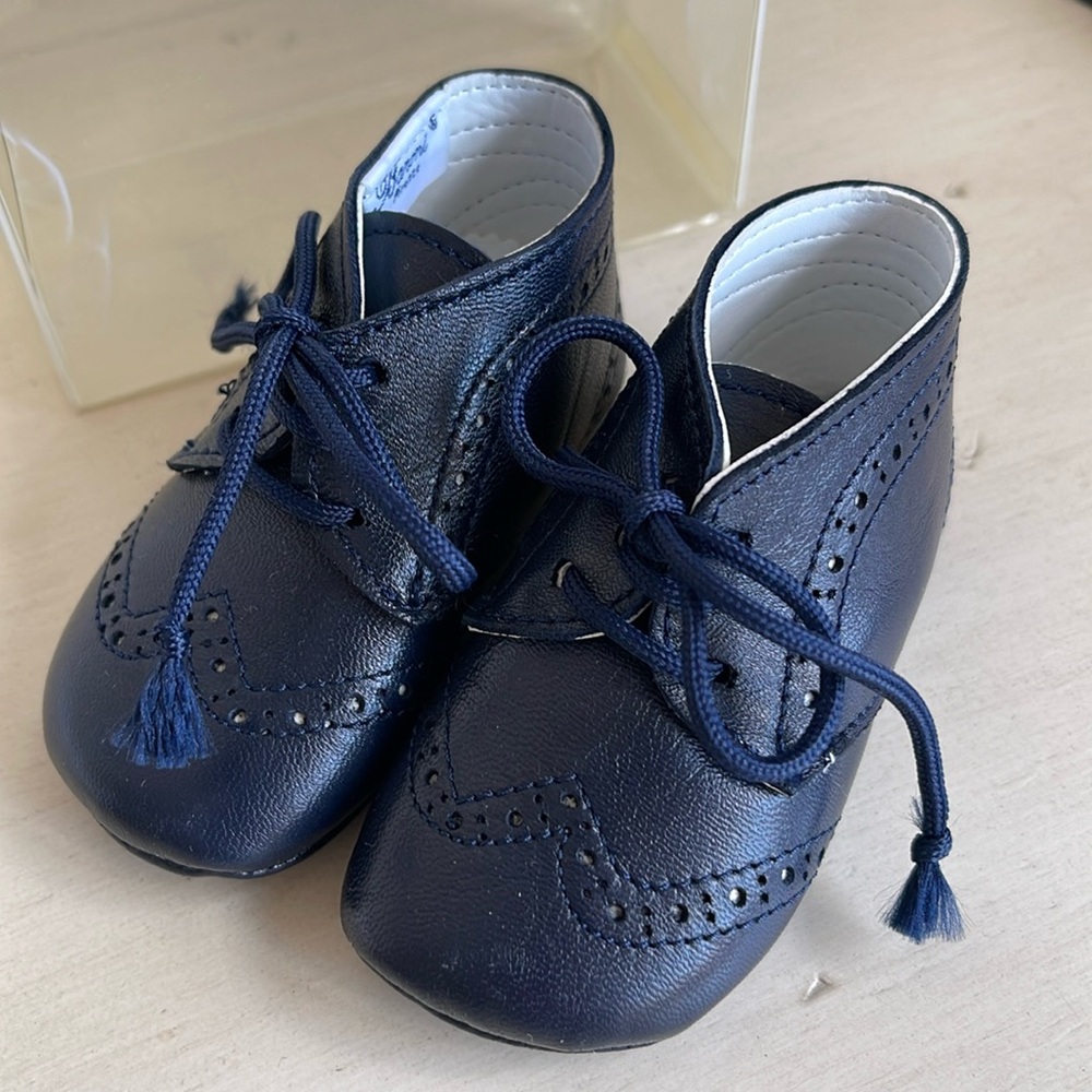 NWT LACE UP CRIB BOOT